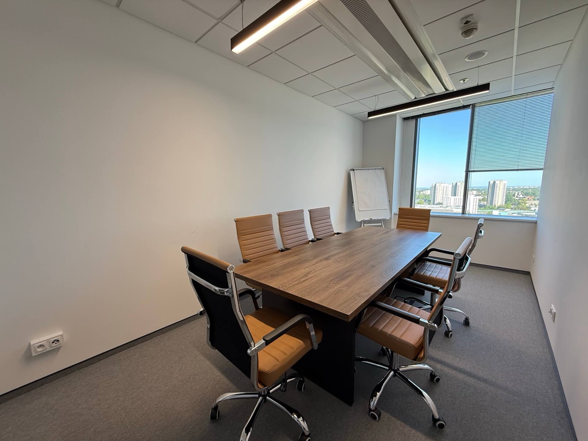 Sala konferencyjna na 17 piętrze Altusa z widokiem na Katowice